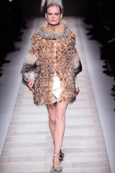 Look 3